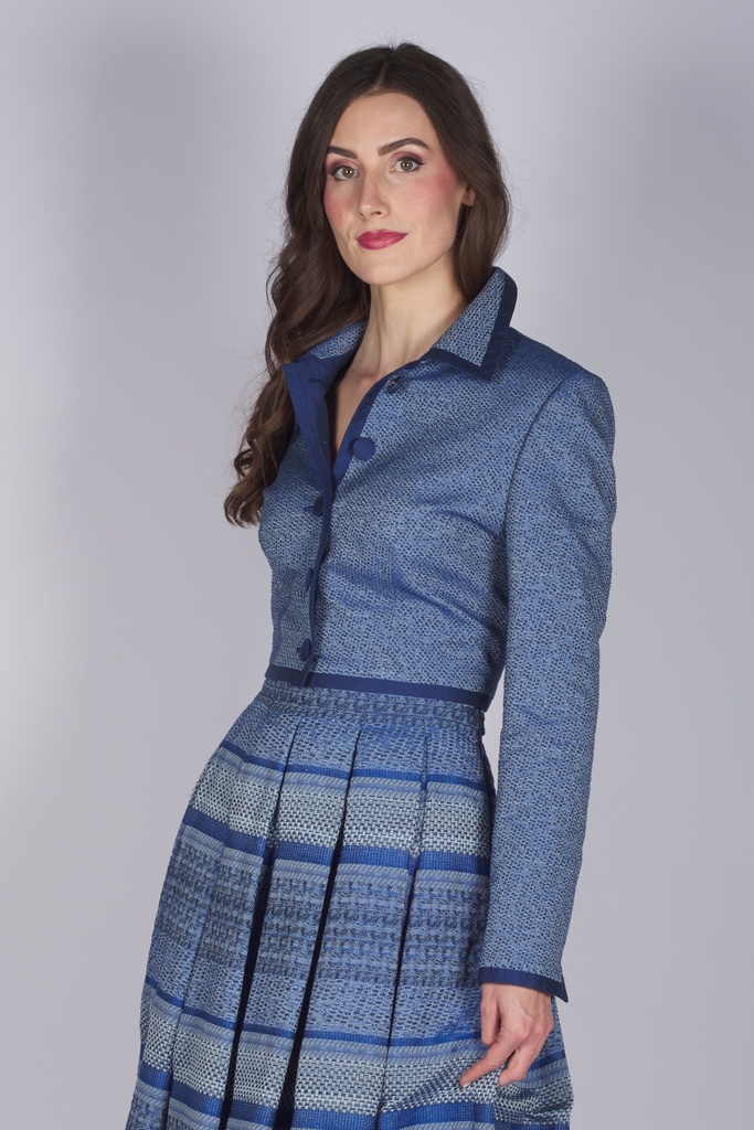 Kurze Jacke mit Kragen in kornblume