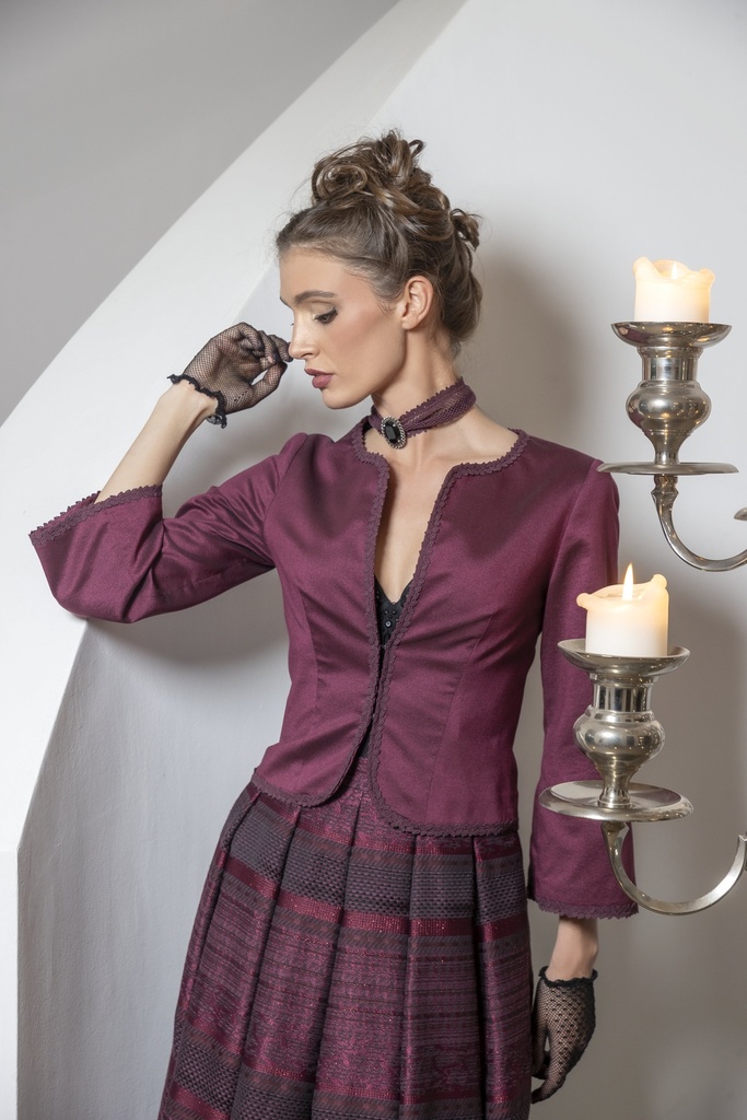 Schlichte Jacke mit Hakenverschluss in beere