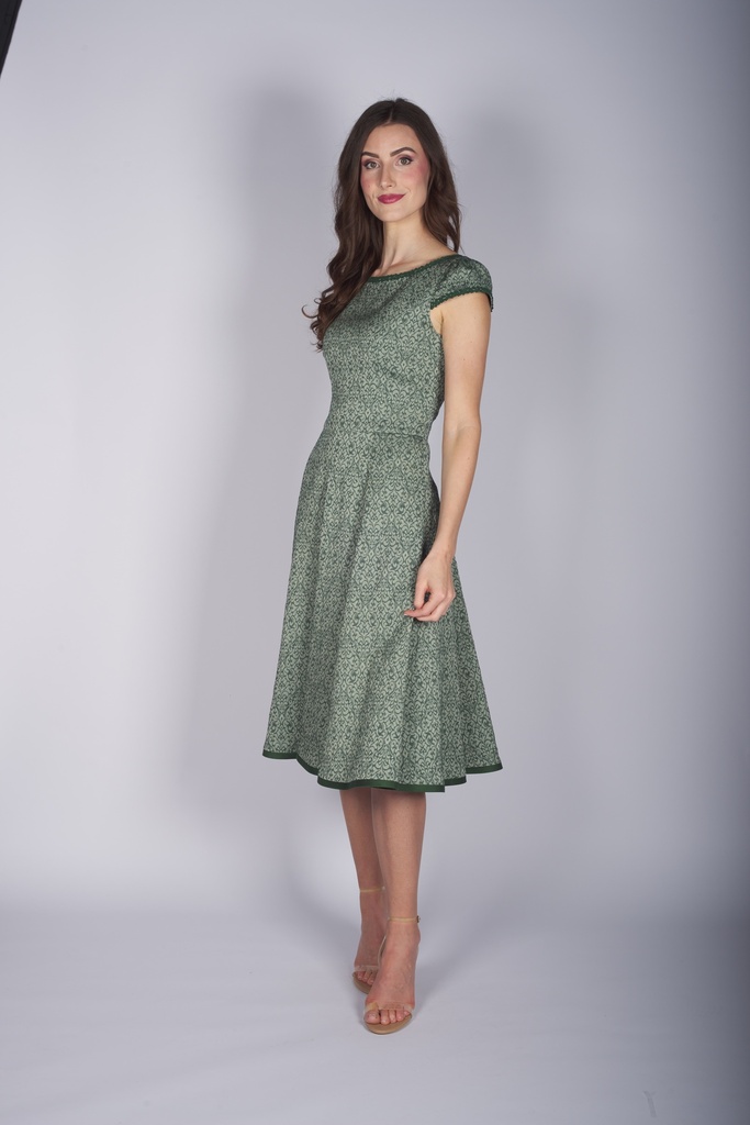 Schwingendes Bahnenkleid in tanne