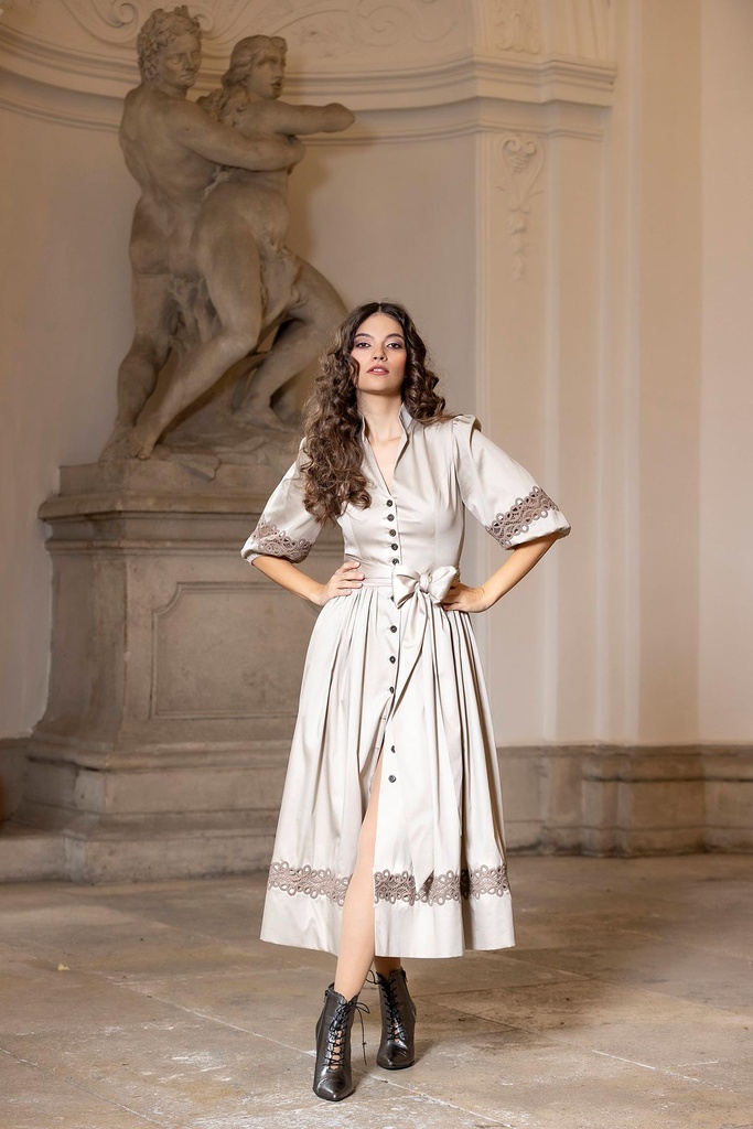 Kleid aus Baumwoll-Uni in creme