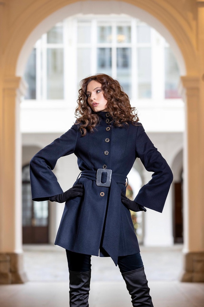 Kurzmantel mit Hornknöpfen in royal