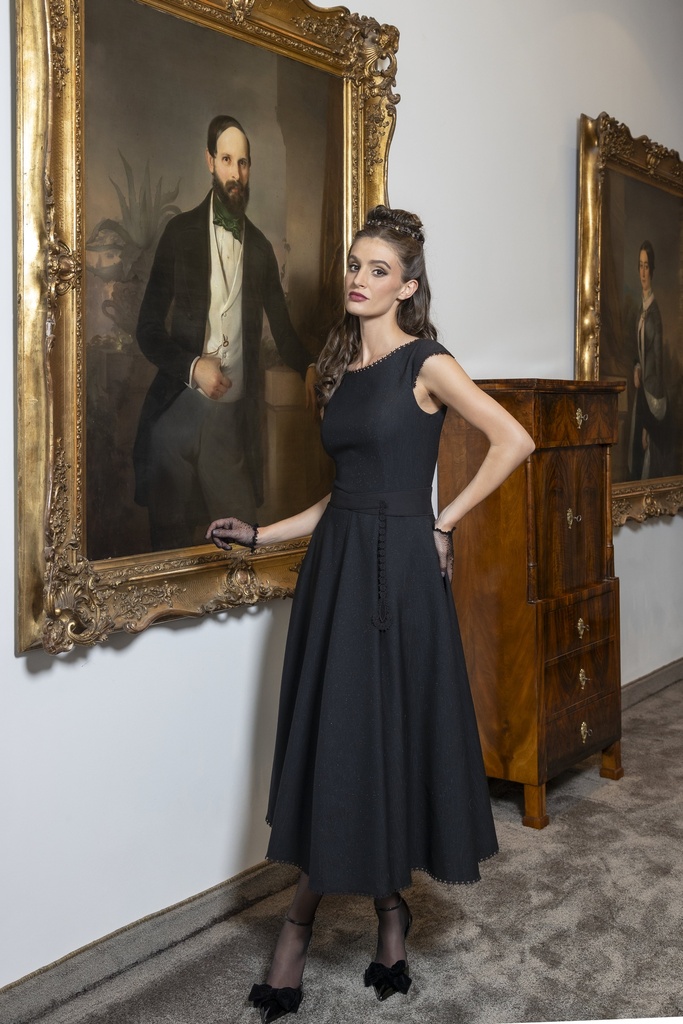 Jacquard-Kleid mit Borte in schwarz